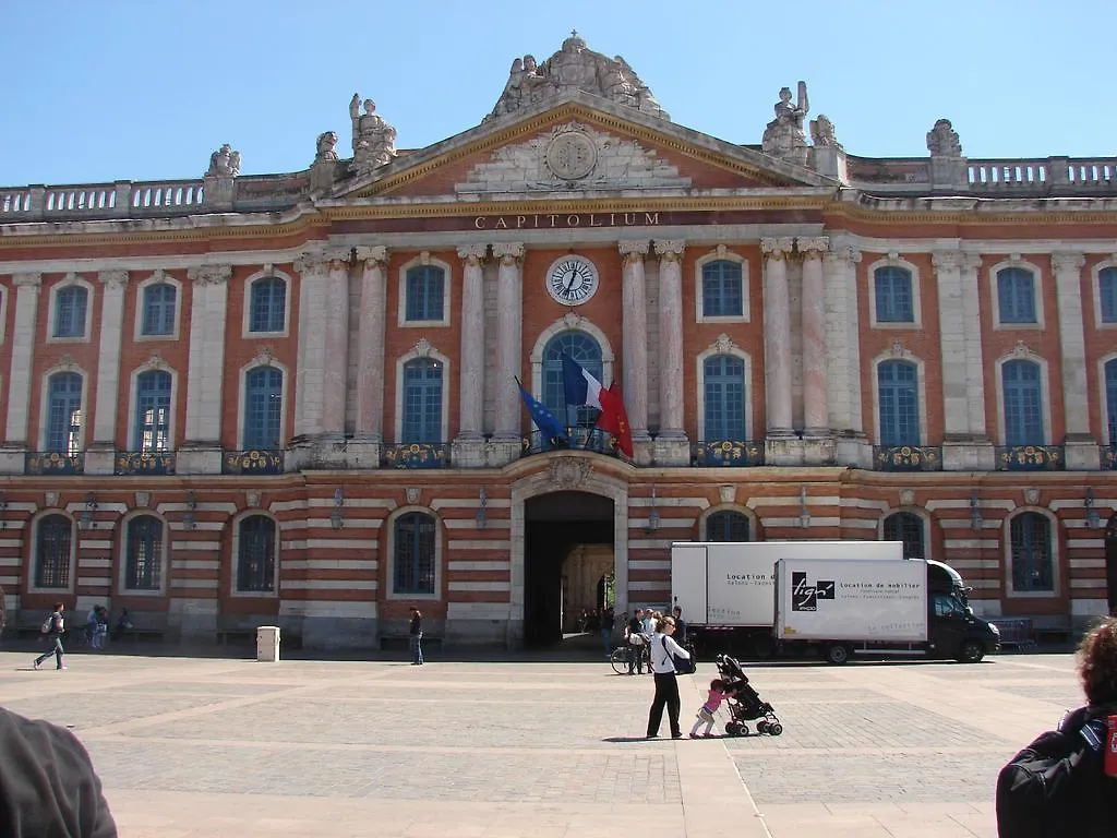 **  Hotel Ours Blanc - Victor Hugo Toulouse Francie